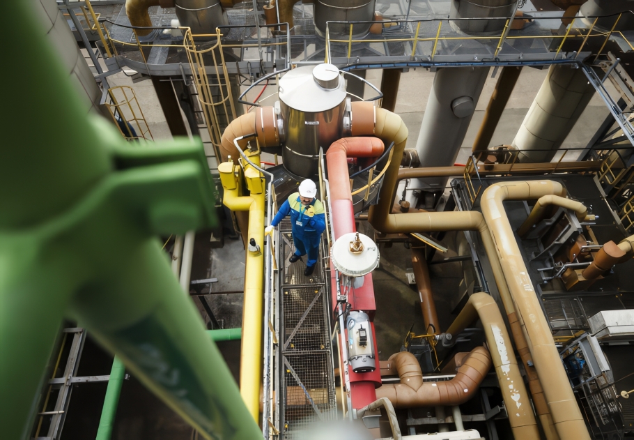 vlaamse-regering-keurt-actieprogramma-goed-voor-competitieve-en-duurzame-chemie-industrie